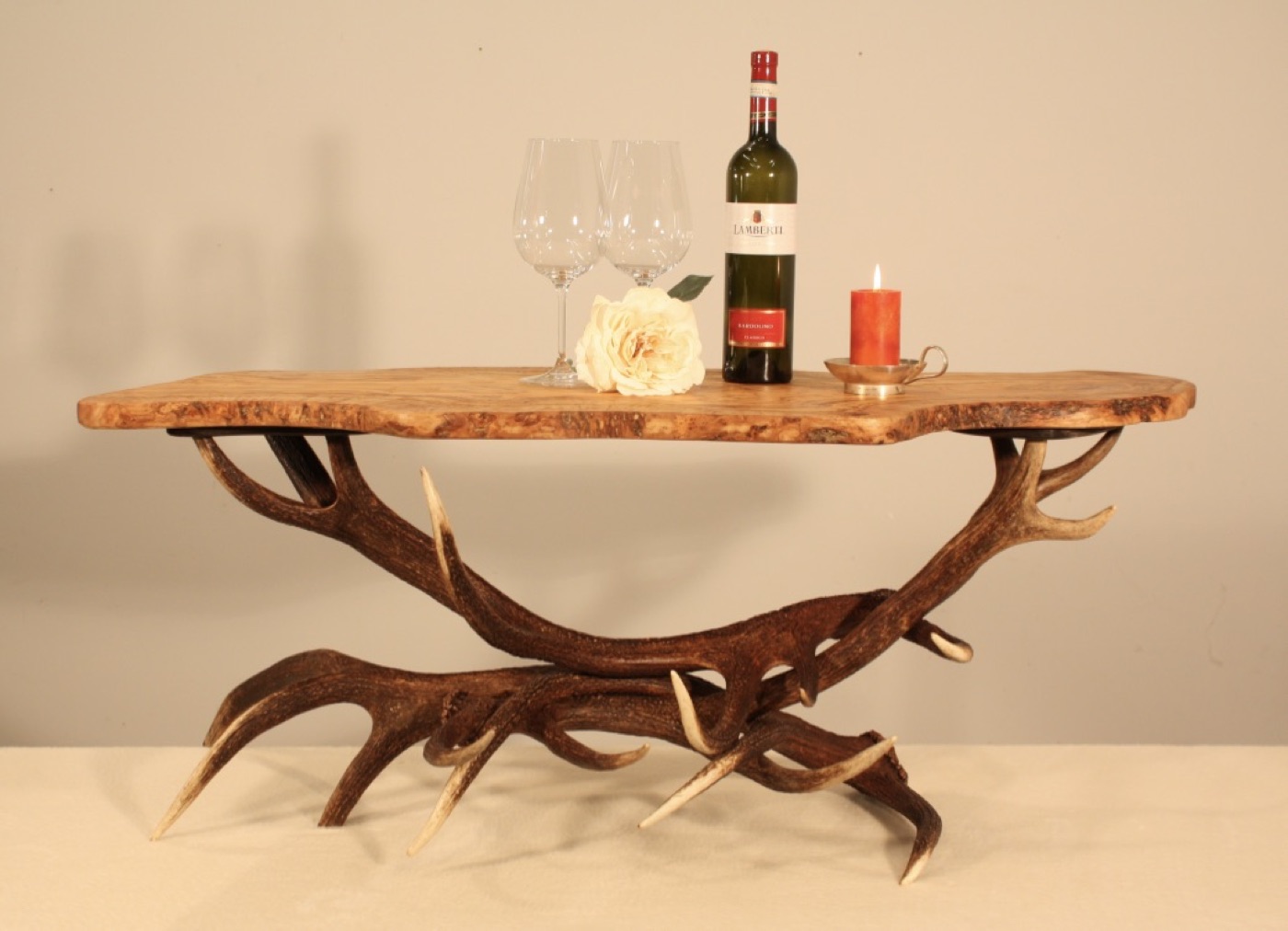Geweih-Couchtisch Olivenholz